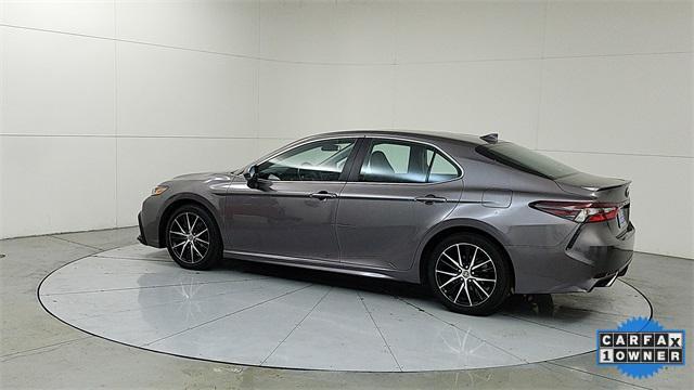 2022 toyota camry se
