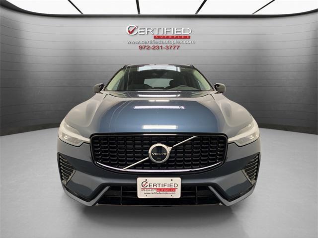 2024 volvo xc60 b5 plus dark theme