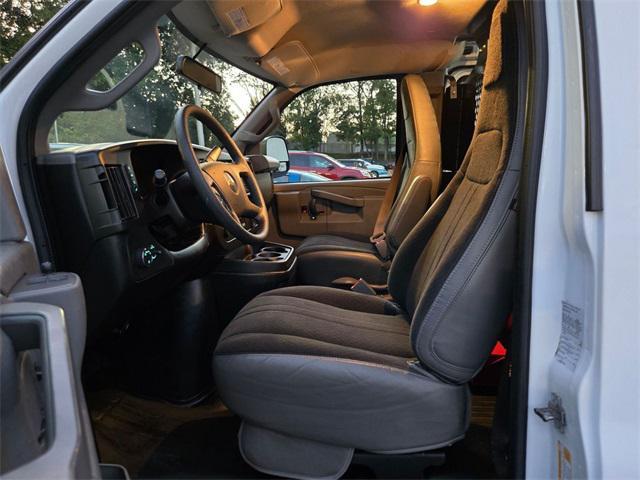 2022 chevrolet express 2500 rwd 2500 regular wheelbase wt