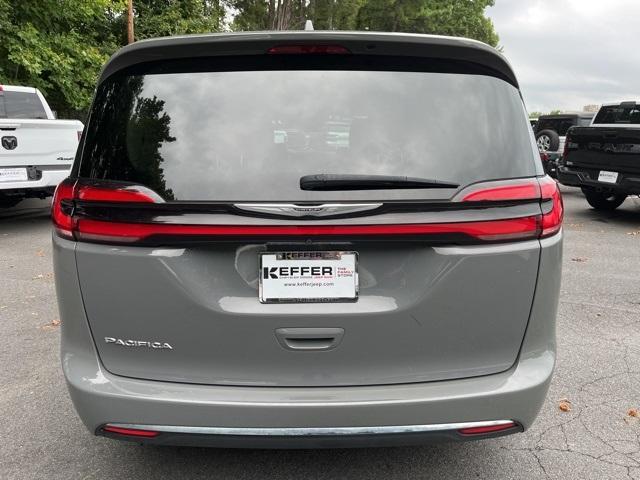 2022 chrysler pacifica touring-l