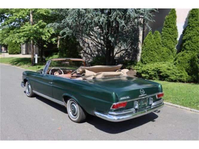 1967 mercedes-benz 250se in astoria, new york