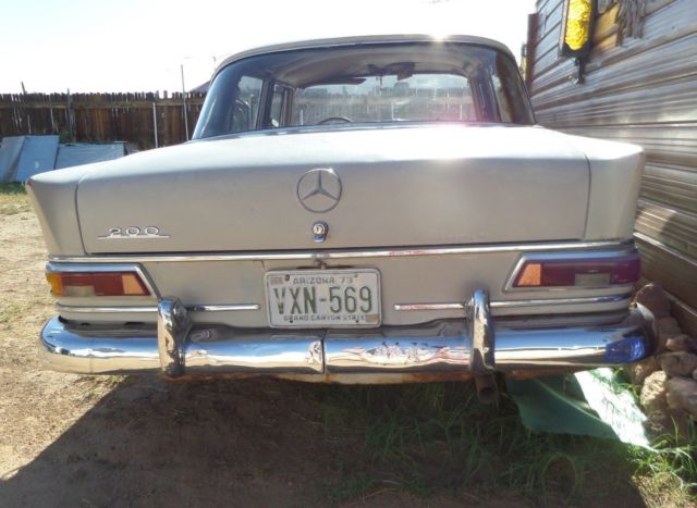 1967 mercedes 200 -complete car with runs original engine