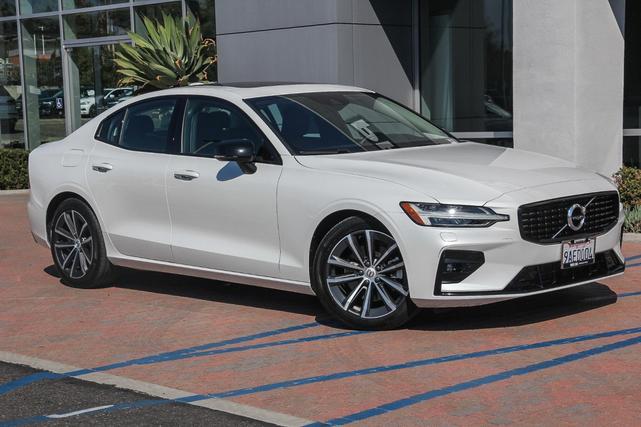2022 volvo s60 b5 awd momentum