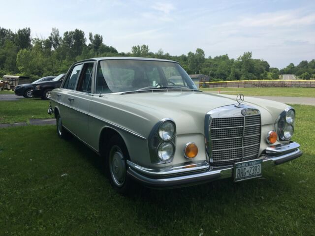 1971 mercedes-benz 200-series sedan 280s
