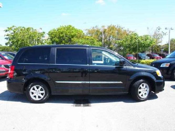 2012 chrysler town & country touring in kendall, fl