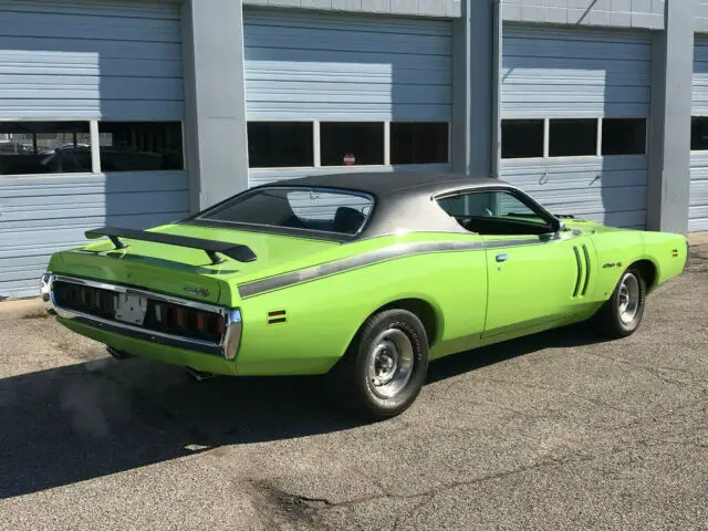 1971 dodge charger r/t numbers matching engine, 440/4 bbl auto $32,000