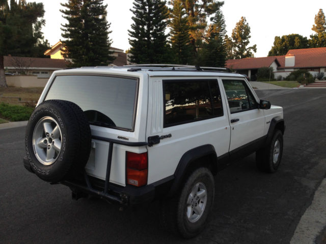 1989 jeep cherokee xj sport 2-door 4.0l 4wd clean title with 121,000 miles