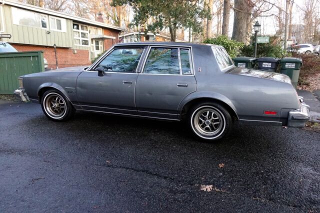 1986 oldsmobile cutlass supreme sedan 4 door v8