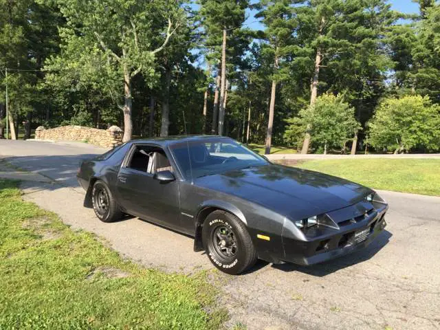 clean low mile chevy camaro v6 5 speed 2.8l