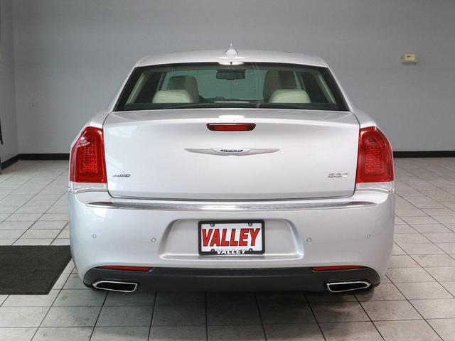 2019 chrysler 300 limited