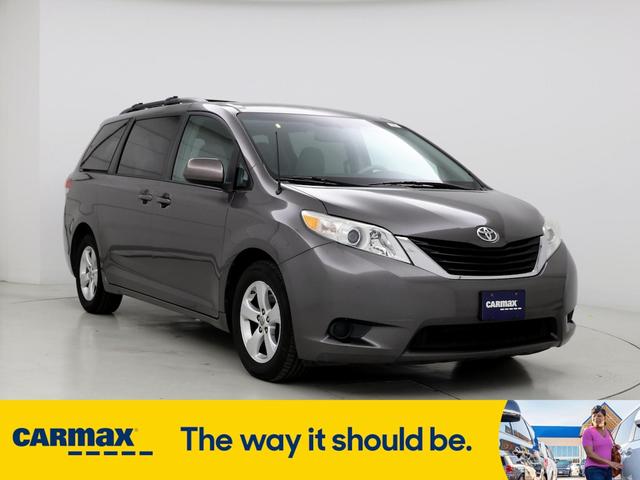 2013 toyota sienna le