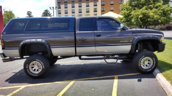 1997 dodge ram 2500, 4x4, club cab, long bed, v10, (slt laramie edition in middletown, pa