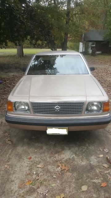 1988 plymouth reliant 2.5 liter 4 dr, runs and drivrs great