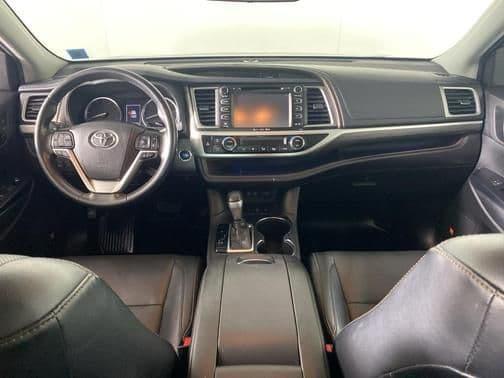 2019 toyota highlander le v6 4dr all-wheel drive in hamburg, new york
