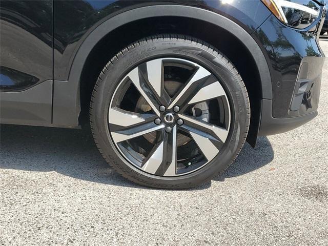 2023 volvo xc40 b4 plus bright theme