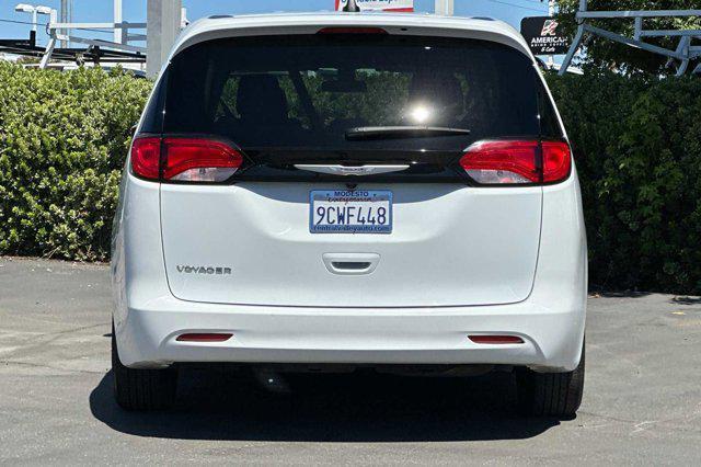 2022 chrysler voyager lx