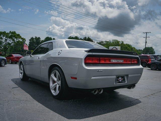 2009 dodge challenger srt8
