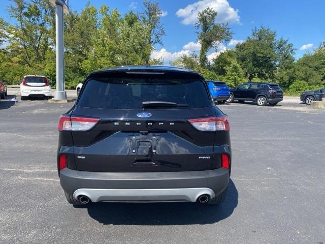 2022 ford escape se