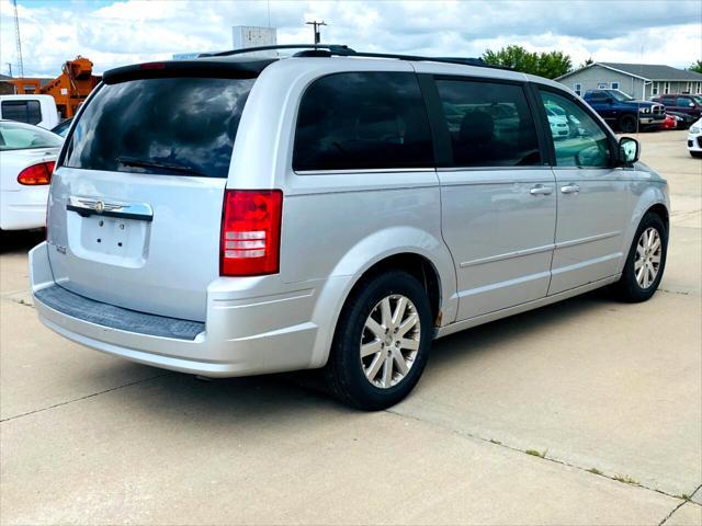 2008 chrysler town & country touring