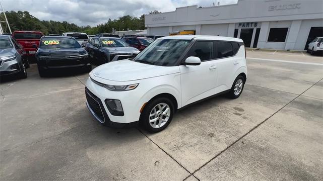 2022 kia soul lx