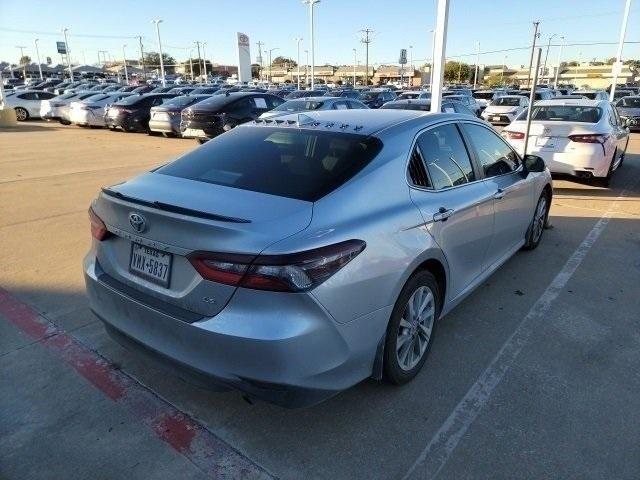 2022 toyota camry le