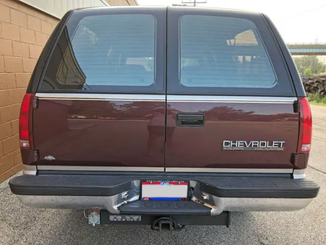 1993 chevy suburban k2500 3/4 ton 4x4 7.4l v8 only 66,604 miles mint condition