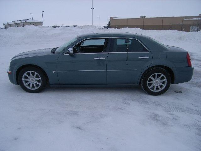 2005 chrysler 300c 4dr rear-wheel drive sedan base base for sale in grand forks, north dakota