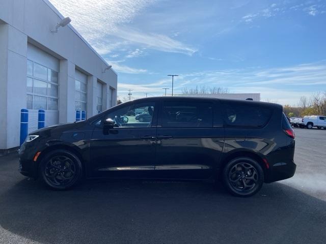 2022 chrysler pacifica hybrid touring l