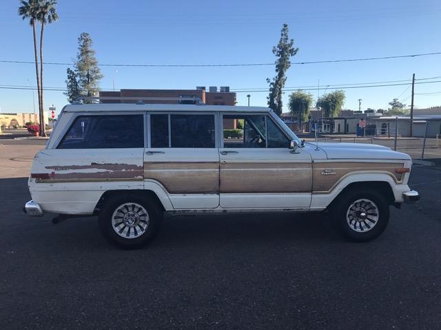 1984 jeep wagoneer 4wd grand 216,900 miles white 6 cylinder