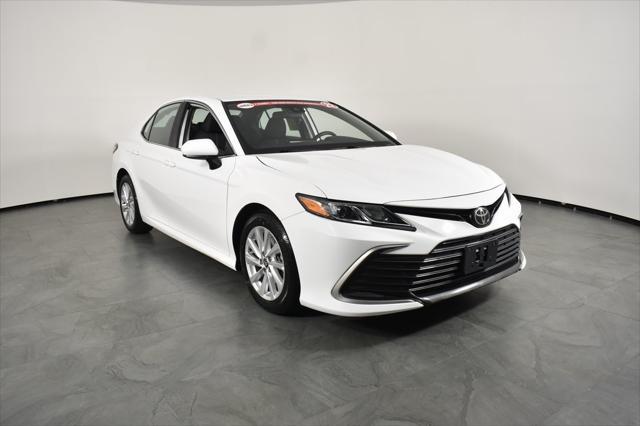 2022 toyota camry le