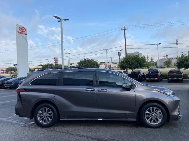 2021 toyota sienna xle