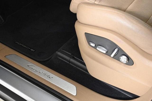 2021 porsche cayenne base