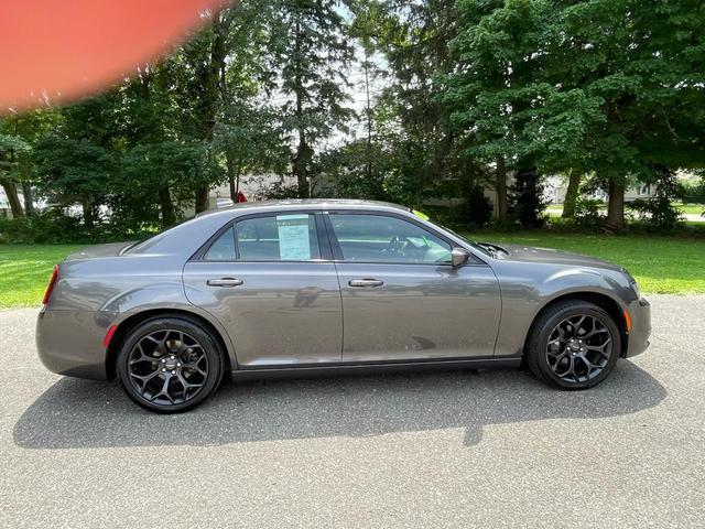 2019 chrysler 300 s