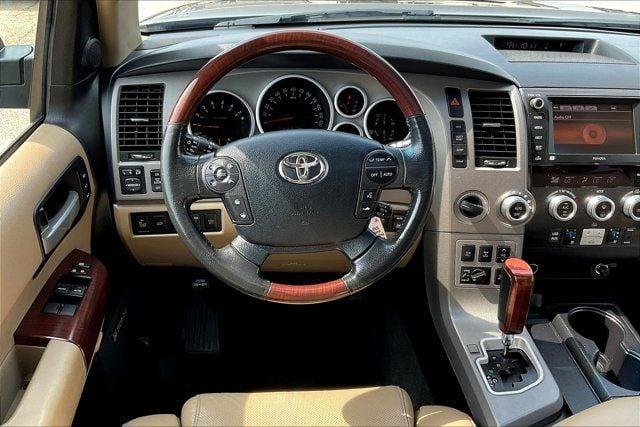 2013 toyota sequoia 4wd 5.7l ffv platinum in mayfair, illinois