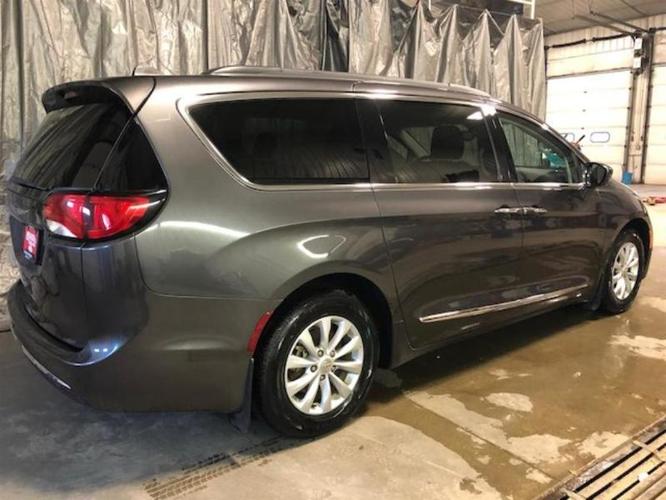 2017 chrysler pacifica touring-l touring-l 4dr mini-van for sale in redfield, south dakota