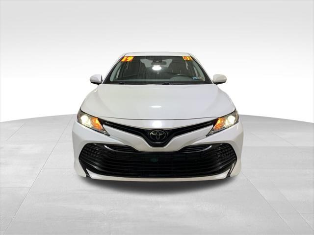 2019 toyota camry le