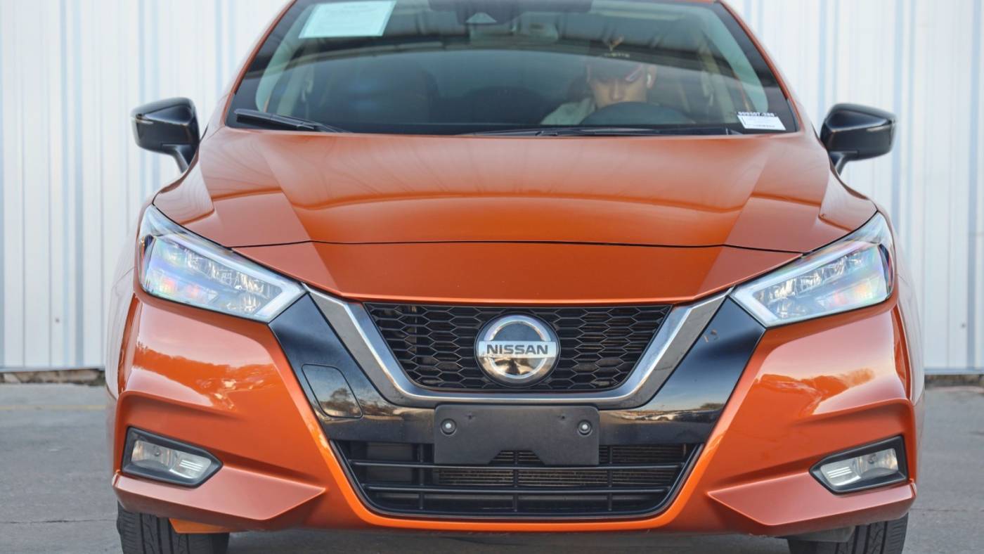 2020 nissan versa sr