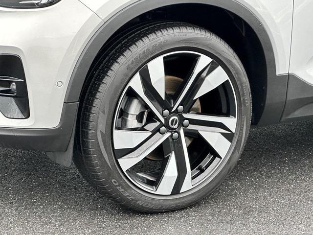 2024 volvo xc40 b5 ultimate dark theme