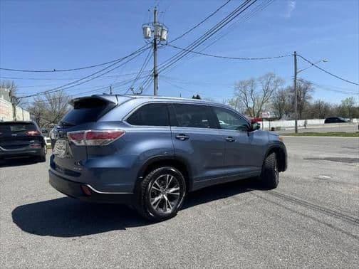 2016 toyota highlander xle in galeville, new york