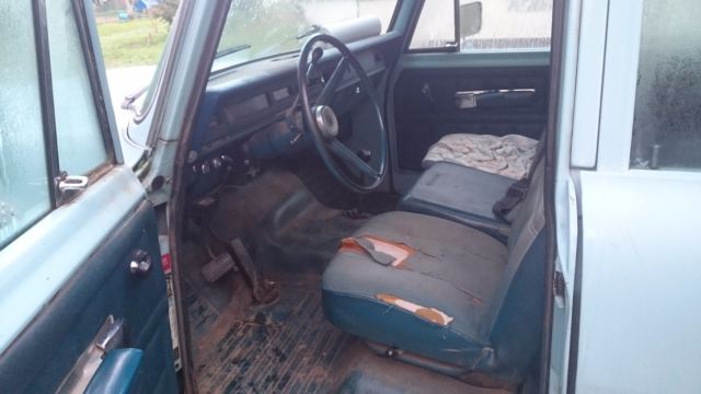 international travelall 4x4 1973 nice original drives well stops well