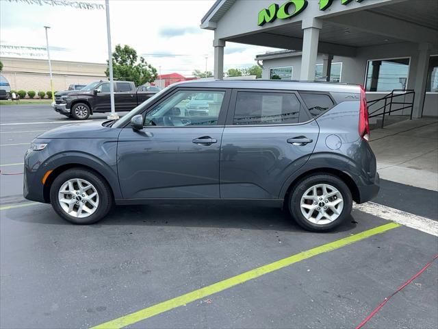 2022 kia soul lx