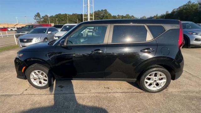 2022 kia soul lx