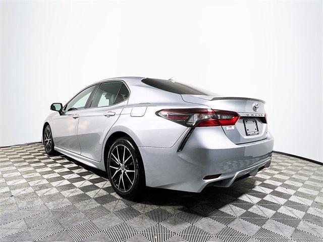 2022 toyota camry se