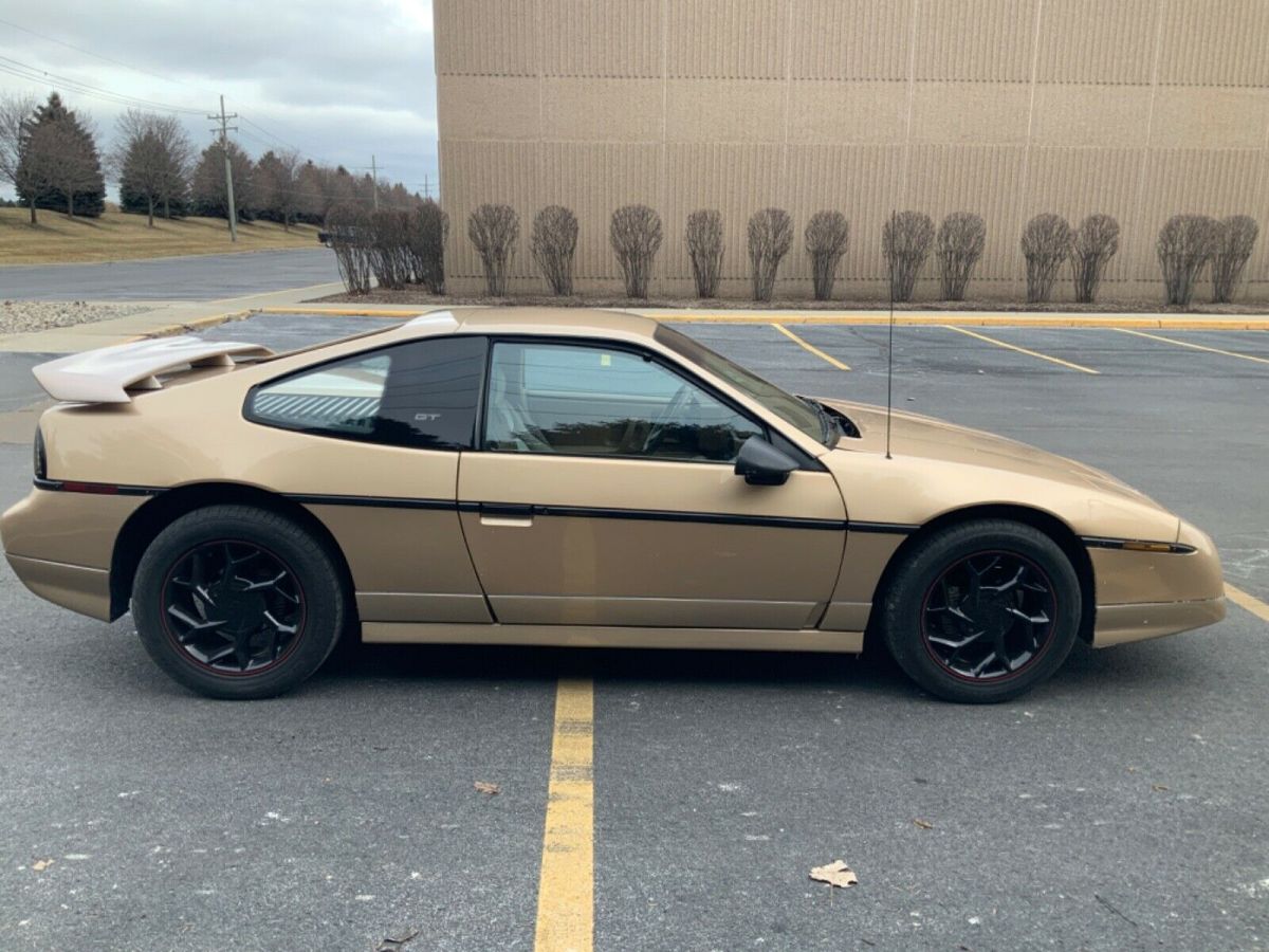 1987 pontiac fiero gt coupe 2.8l v6 automatic tan/gold excellent condition