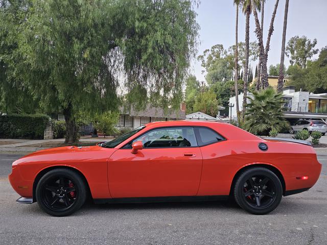 2010 dodge challenger srt8