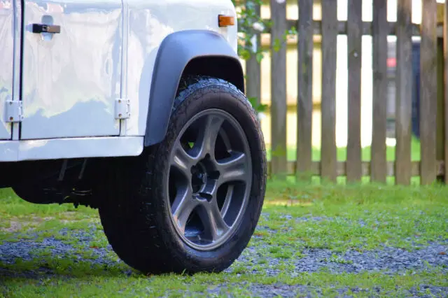land rover defender 110 (santana 5 door)