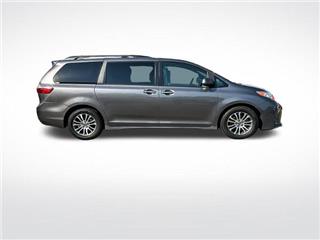 2018 Toyota Sienna xle 7-passenger auto access seat