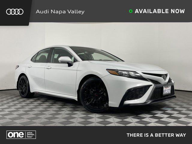 2022 toyota camry se