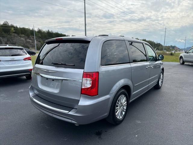 2014 chrysler town & country touring-l