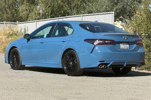 2024 toyota camry hybrid se